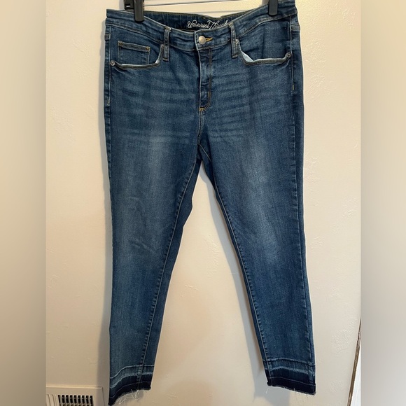 Universal Threads Mid Rise Skinny Classic Blue Denim Ankle Jeans - Picture 2 of 11